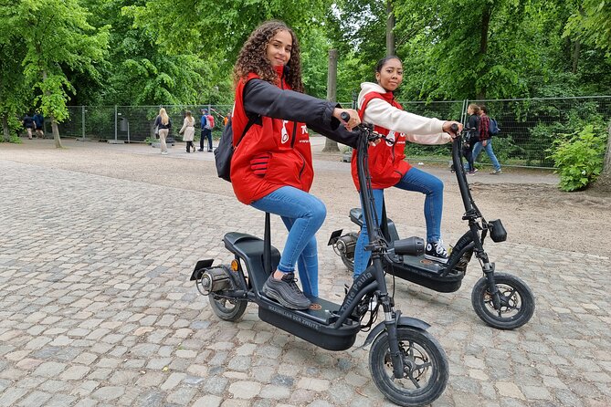 2 hour Sights Guided E-Scooter Tour in Munich - Scooters, helmets, and the reality of staying together