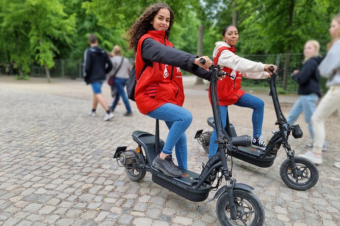 2 hour Sights Guided E-Scooter Tour in Munich - Scooters, helmets, and the reality of staying together