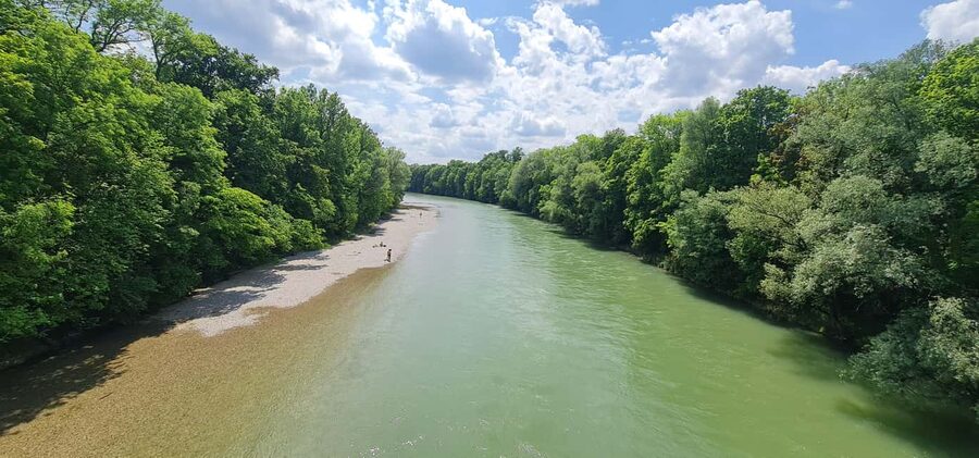 2 Hours Best of München Sightseeings Tour - Guides, headsets, and the small-group pace (up to 10)