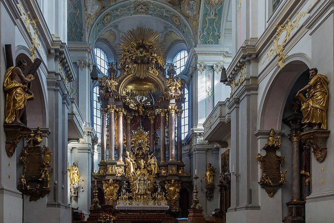 5 Top Churches in Munich Private Walking Tour - Marienplatz sights: New Town Hall, Mariensäule, and Altes Rathaus