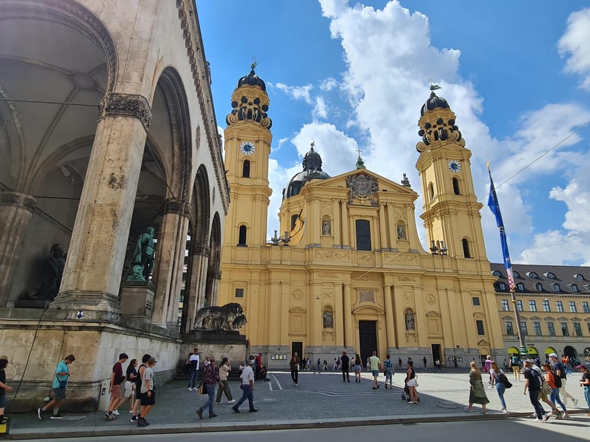 500 Years of Munich Architecture (Max. 16 Guests) - Sudetendeutsches Museum and the mix of old-to-new contrasts