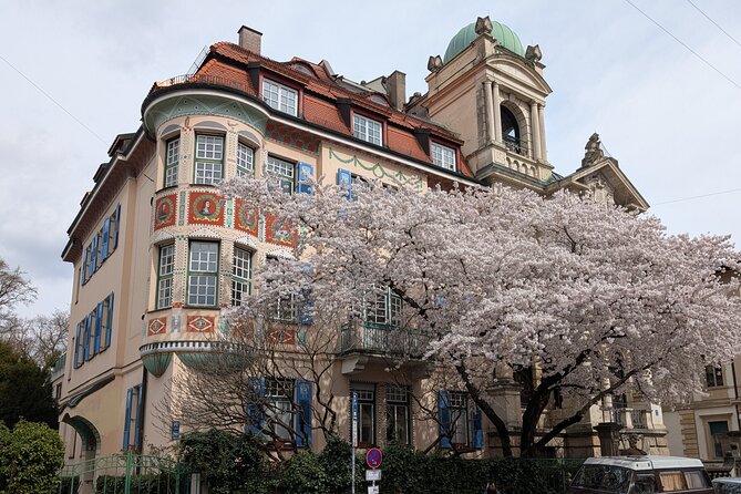 Art Nouveau Meets Street Art in Munich (Max. 12 guests) - Four Jugendstil façades and framed details: how the walking portion works