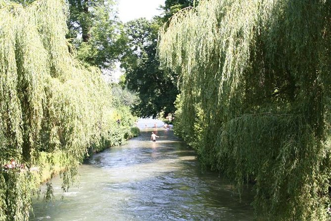 City Bike and English Garden Tour - Marienplatz landmarks plus the weight of history