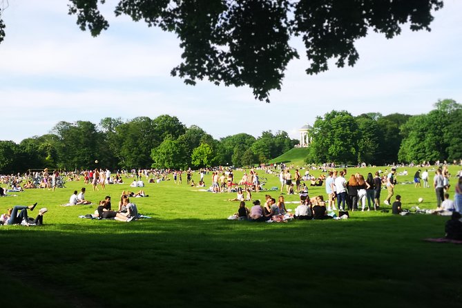 Classic Mike's Bike Tour daily @ 11.30 incl Beer Garden & Surfers - English Garden by bike: surfers, shade, and the Chinese Tower beer garden