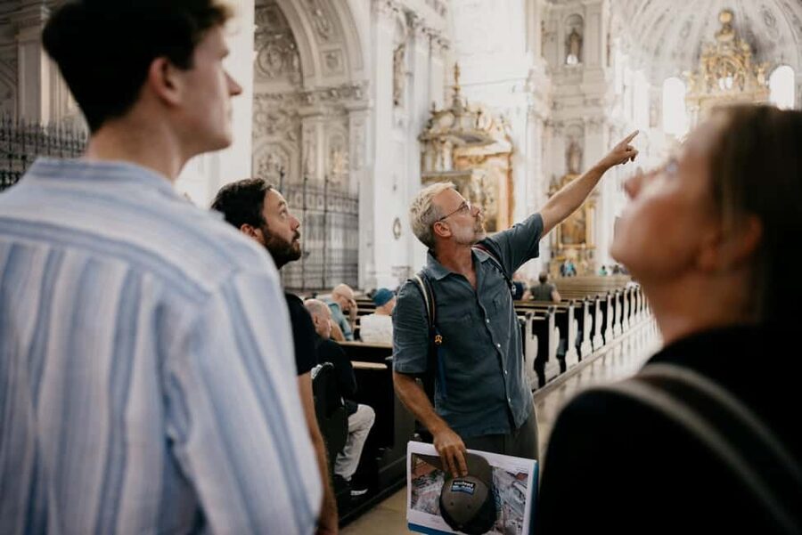 Color Rush: From Old Town to Spray-Painted Cards (Max. 12) - Marienplatz meet-up: a guided start that keeps you oriented