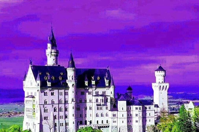 Comfort Mini-Van & Professional and FRiENDLY Guide: CUSTOMIZED 1-DAY TOUR from Munich - Fairytale castles: Neuschwanstein and Linderhof without wasting your day