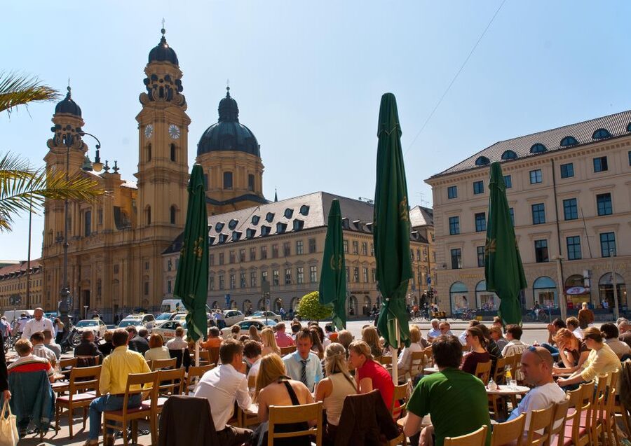 Discover Munich 2-Hour Small Group Walking Tour - Where this 2-hour Munich tour actually shines: Marienplatz and the clock show