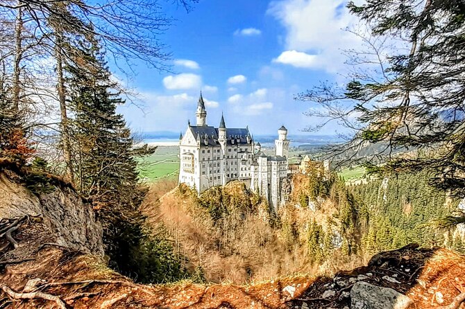 EXCLUSiVE SKIP-THE-CROWDS Neuschwanstein and Linderhof Castle Tour from Munich INCL. TICKETS - Starnberger See and the Ludwig II and Sissi connections