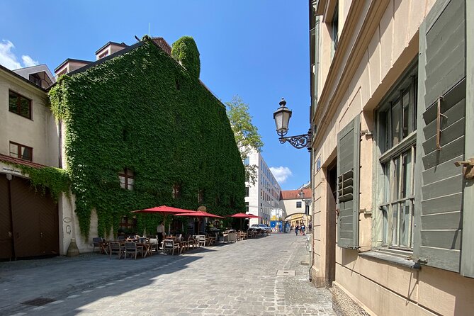 Fall in Love with Munich in a Private Old Town Walking Tour - Old taverns and royal baking: Munich’s food stories start early