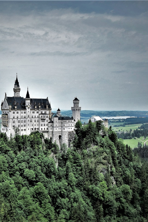 From Füssen: Neuschwanstein & Linderhof Castles Private Tour - Your guide and the small-group rhythm (and why it matters)