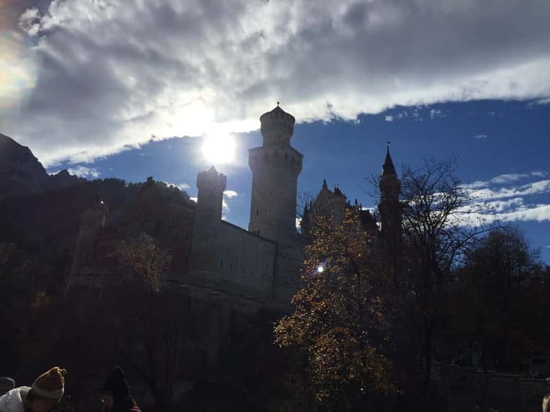 From Garmisch-Partenkirchen: Neuschwanstein Castle Tour - Skipping the crowds at Neuschwanstein Castle’s entrance