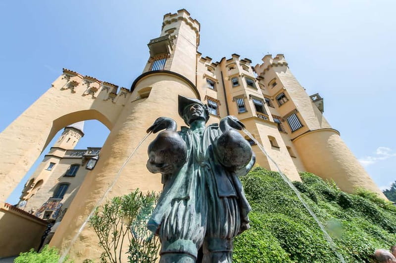 From Munich: Neuschwanstein & Linderhof Castle Full-Day Trip - Getting to Neuschwanstein: ticket handling and the steep walk reality