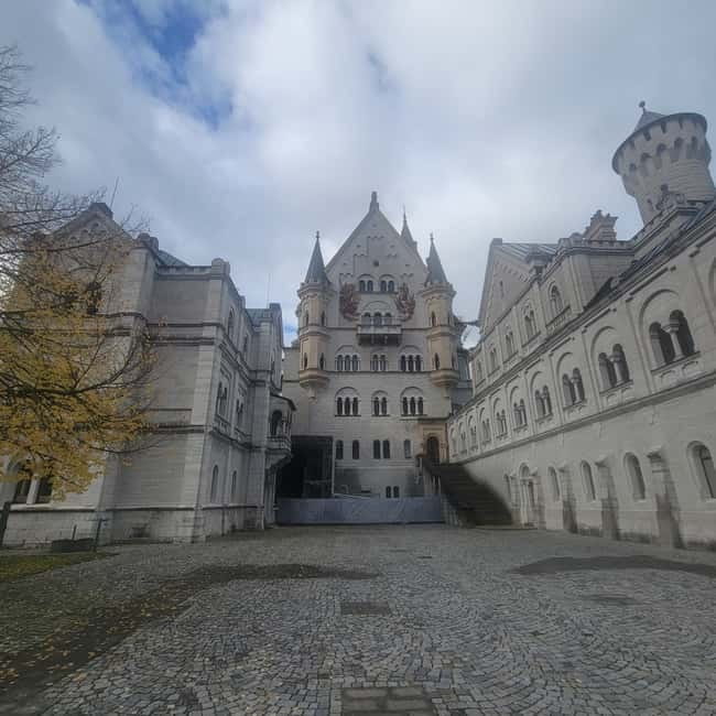 From Munich: Royal Fairytale Tour - Hotel pickup, small-group transport, and the guide effect
