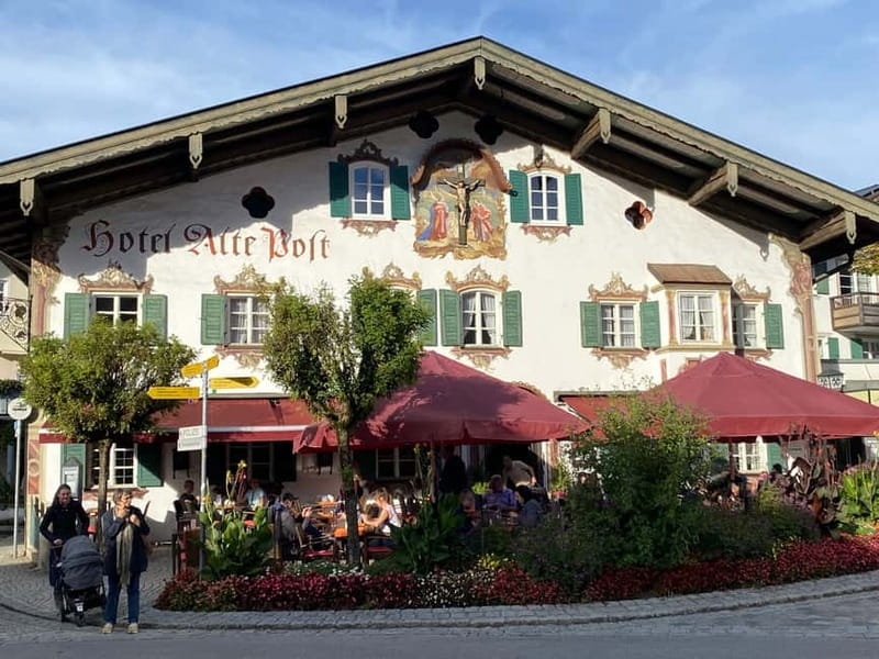 From Munich: Royal Fairytale Tour - Oberammergau: Passion Play village plus real time to wander
