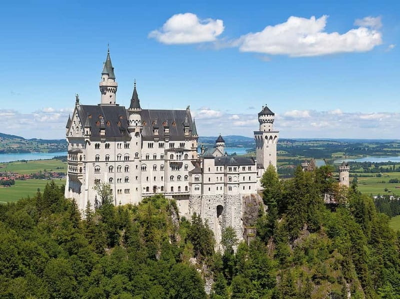 From Munich: To Neuschwanstein Castle, Linderhof, Oberammerg - Door-to-door logistics: how Munich pick-up shapes your whole day