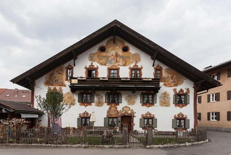 From Munich: To Neuschwanstein Castle, Linderhof, Oberammerg - Linderhof and the royal detour: why a second palace stop is worth it