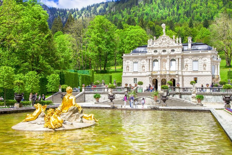 From Munich: Trip to Neuschwanstein & Linderhof in Spanish - Timing: 11 hours that reward planning