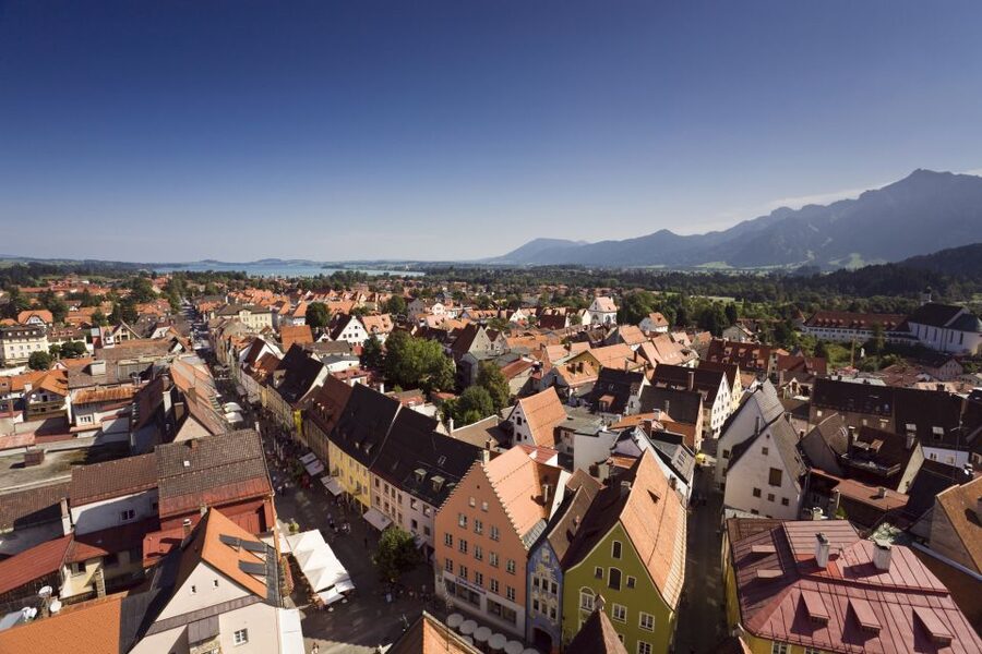 Füssen: Old Town Guided Walking Tour in German - Sebastian Cemetery and the Medieval City Wall You Can Still See