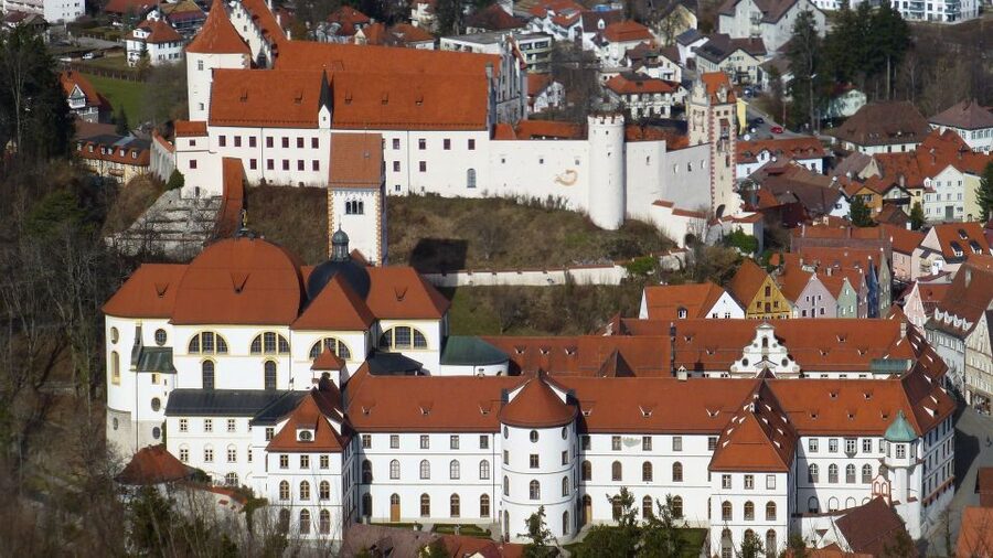 Füssen: Private Guided Walking Tour - Price and value: $310 per group for up to 15 people