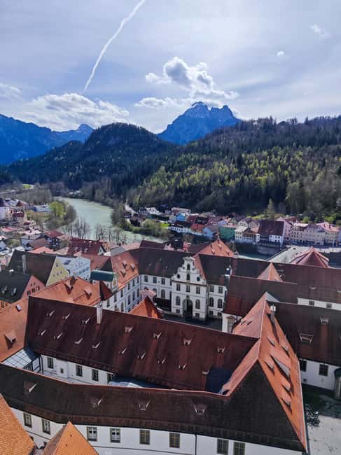 Füssen to Neuschwanstein Castle - Guided Scenic Tour - Neuschwanstein reveals itself in stages, not all at once