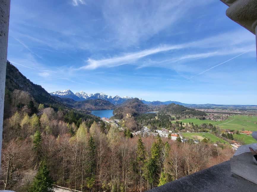 Kombi Ticket Neuschwanstein and Hohenschwangau Castle - What this combo gets right: Neuschwanstein plus real context