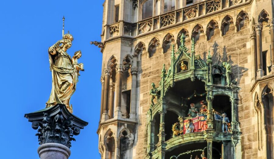 Marienplatz and Viktualienmarkt Private Tour and Tasting - Munich’s Old Town, paced from Marienplatz to beer garden