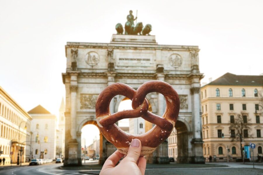 Marienplatz and Viktualienmarkt Private Tour and Tasting - Guide quality and keeping the tour story in order