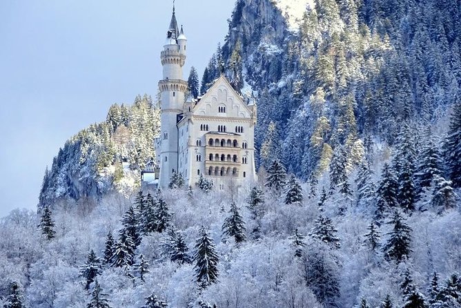 Mike's Neuschwanstein & Linderhof Private Tour from Munich - Reutte lunch in Austria: where the day turns from sights to sustenance