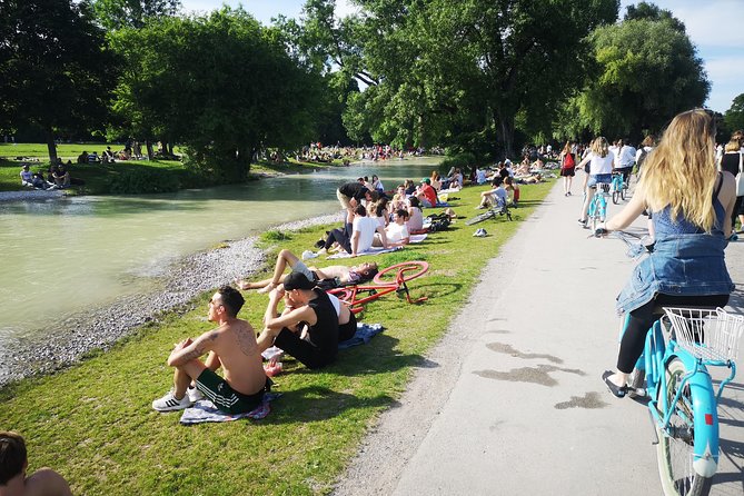 Mini Classic Bike Tour @ 4pm incl. Beer Garden & Surfers 2,5 hrs - Max-Joseph-Platz and Odeonsplatz: stories behind the big squares