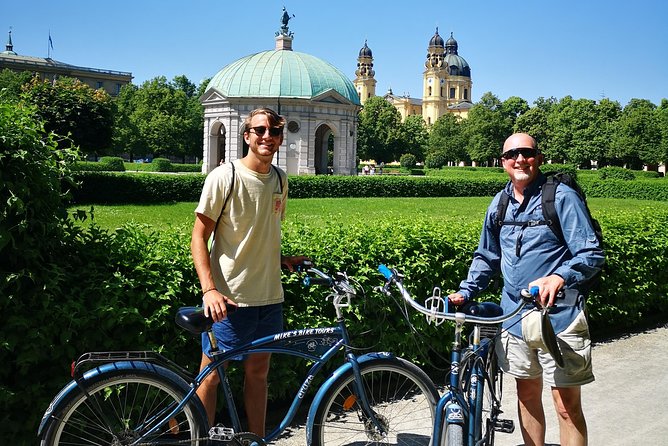 Mini Classic Bike Tour @ 4pm incl. Beer Garden & Surfers 2,5 hrs - Residenz and Hofgarten: shifting from power to peace