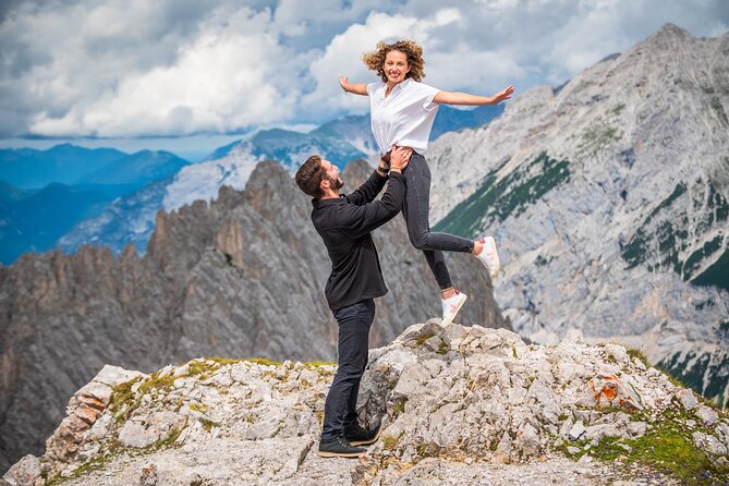 Mountain Top Photo Session - The cable car ride: built-in variety for family photos