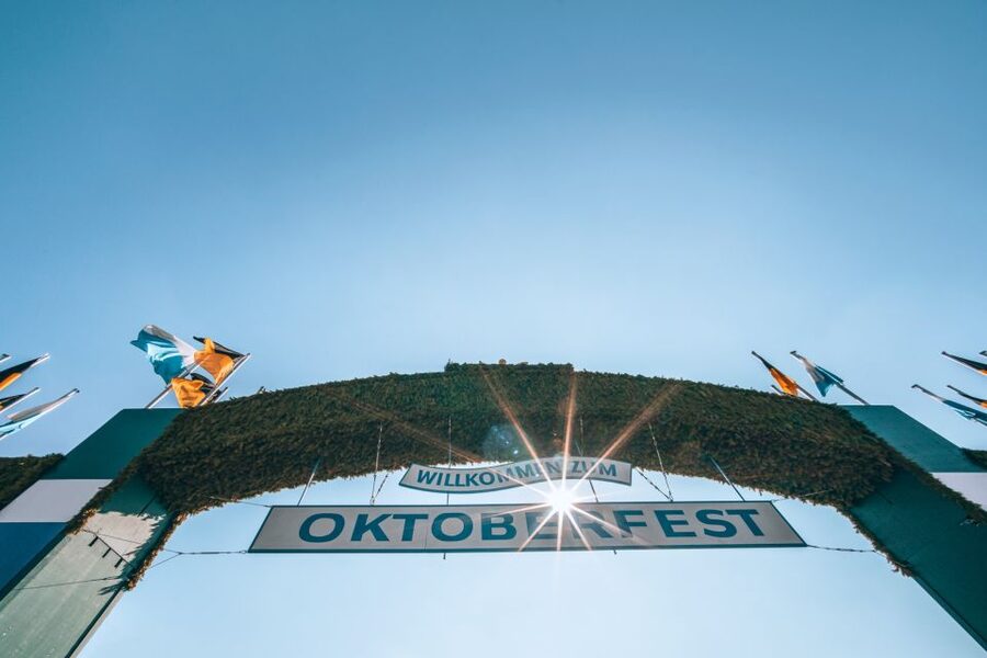 München: Oktoberfest Experience and Lunch in Tent - Getting Oriented on the Wiesn Grounds With Your Guide