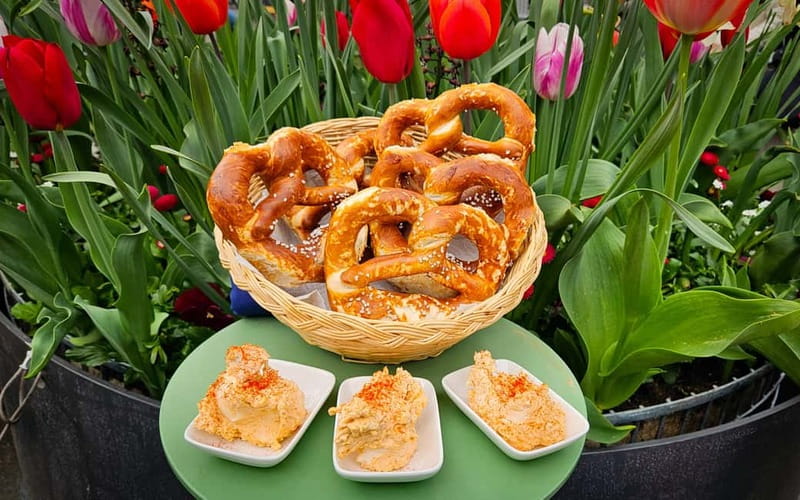 München: Vegetarische Viktualienmarkt-Probiertour Deutsch - Starting at Marienplatz: finding the guide and getting your bearings