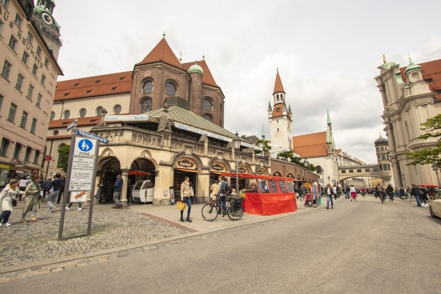 Munich: Capture the most Photogenic Spots with a Local - Language, guide experience, and how you’ll interact