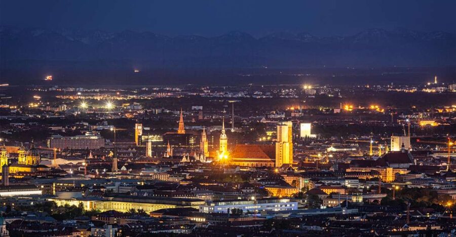 Munich: Christmas Market Magic Walking Tour with a Local - Café Frischhut is a smart starting point for your market mood