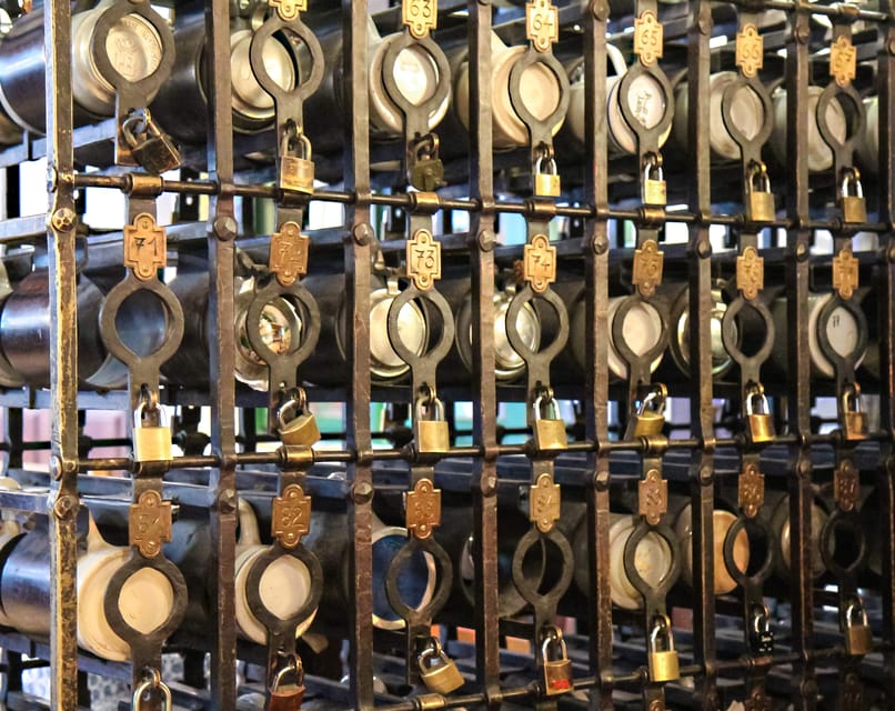 Munich: Food Tour Beer- 3 small beers & "Brotzeit" in GERMAN - Who should book this Munich beer tour?