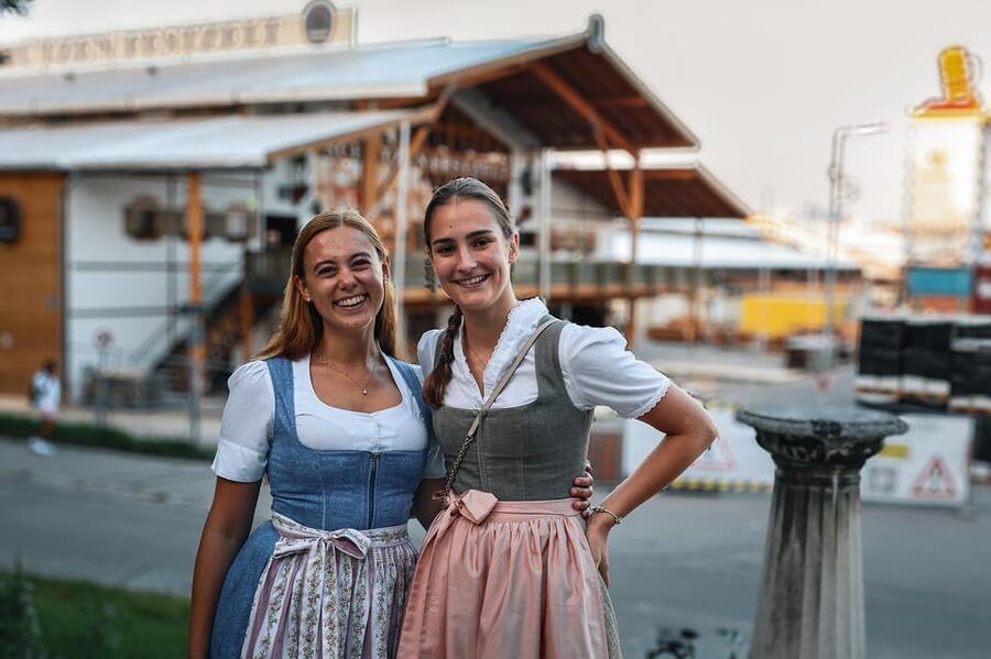 Munich: Guided Oktoberfest Experience with Beer and Lunch - Walking the Wiesn: Photo Stops and Bavarian Culture on the Move