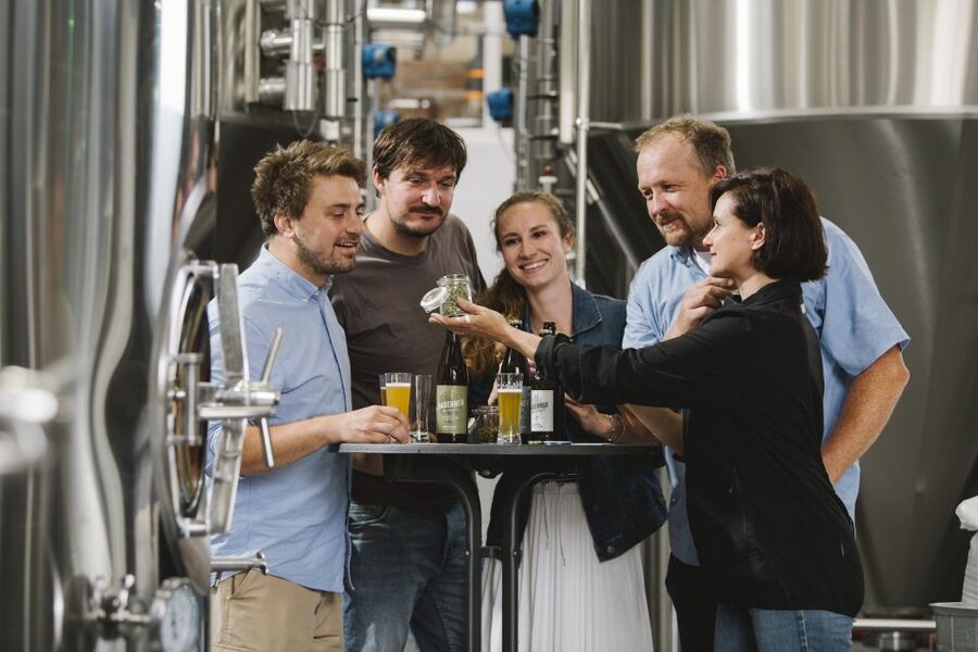 Munich: Hands-On Brewery Tour & Tasting of 4 Organic Beers - Getting There And What 1 Hour Feels Like
