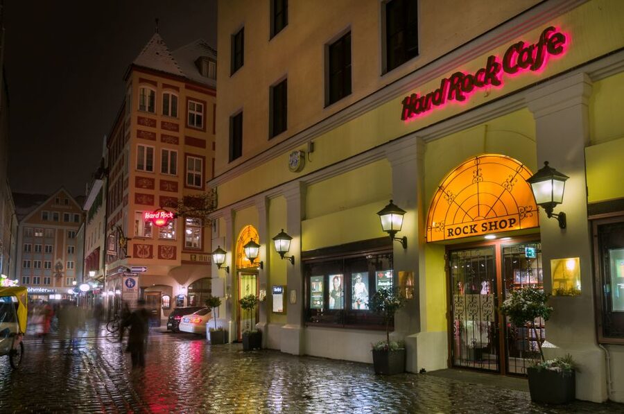 Munich: Hard Rock Cafe with Set Menu for Lunch or Dinner - Where Hard Rock Cafe Munich sits (and why that matters)
