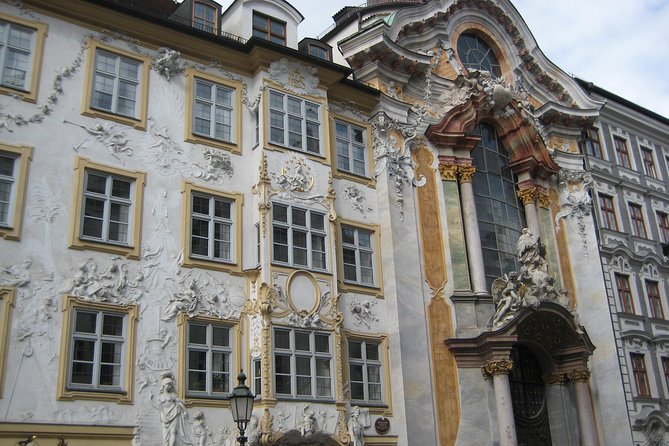 Munich Highlights 3-Hour Private Walking Tour - Residenz München: a short look at royal power