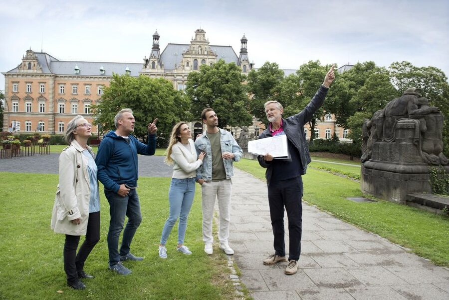 Munich: Historical Walking Tour Maxvorstadt with GEO Epoche - Language, Pace, and Practical Tips for a Smooth Walk