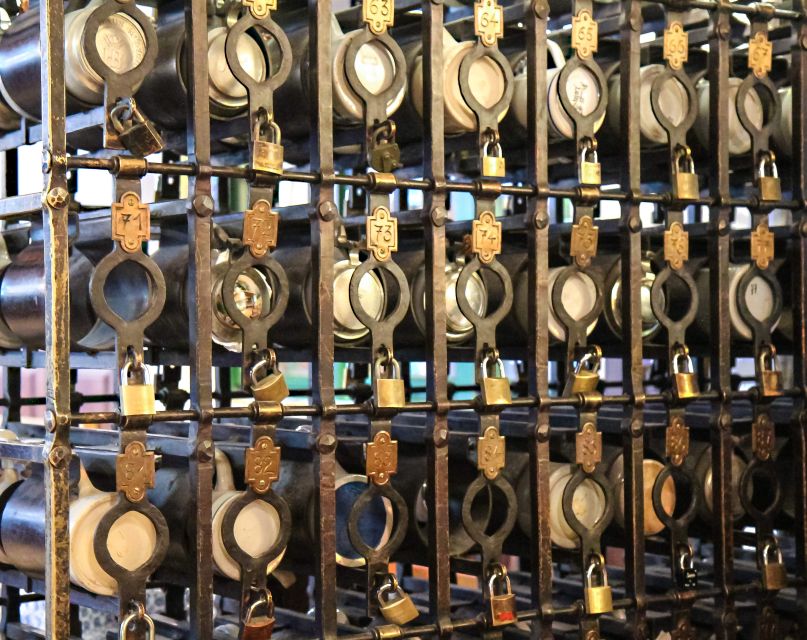 Munich: Hofbräuhaus Guided Tour with 1 Beer - Photos and Atmosphere: Getting the Best Shots Without Stress