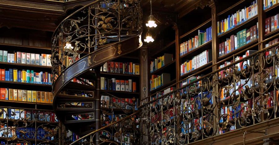 Munich: Law Library Guided Visit with Entry Tickets - What your bilingual guide actually does with your time