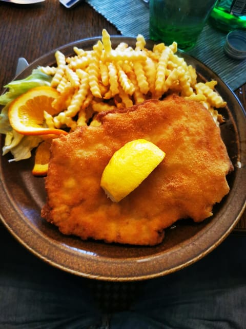 Munich: Mini Classic Bike Tour with Beer Garden Stop at 4 PM - Odeonsplatz and the Hofgarten pause: classic Munich in digestible bites