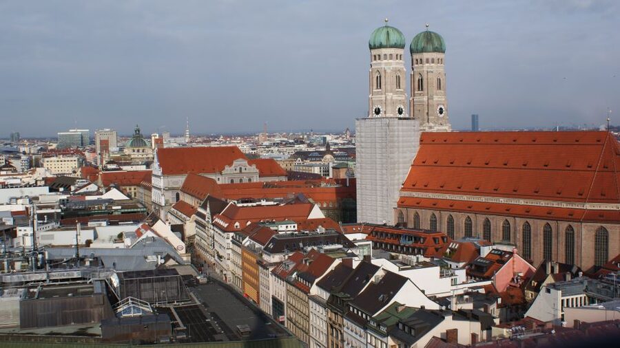 Munich: Nazi History 2-Hour Small Group Walking Tour - Meeting at Marienplatz and Getting Oriented