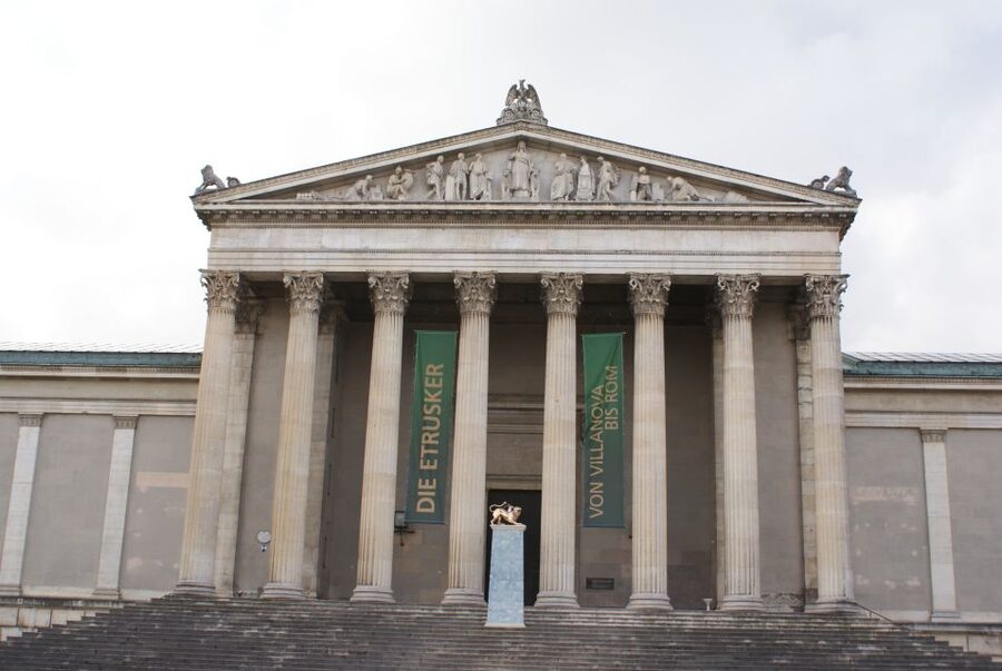 Munich: Nazi History 2-Hour Small Group Walking Tour - Odeonsplatz: Opera, Residenz, and the Contrast You Can See