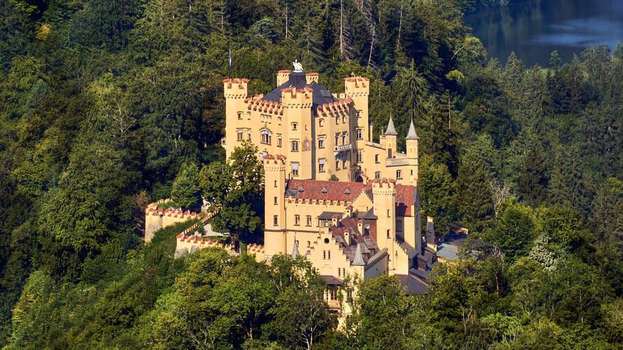 Munich: Neuschwanstein Castle Chinese Day Tour - From Munich: What the long coach day feels like