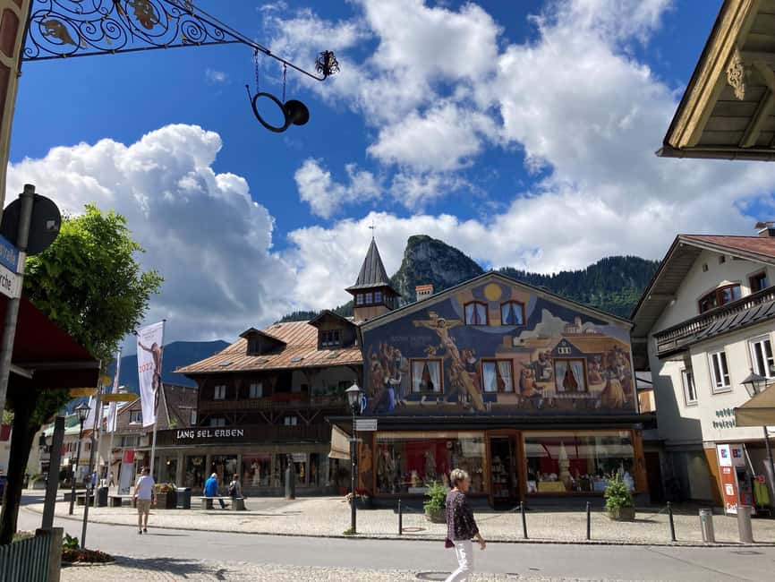 Munich: Neuschwanstein Castle Chinese Day Tour - Oberammergau stop: a short guided break with a Bavarian flavor