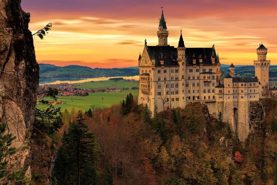 Munich: Neuschwanstein & Zugspitze, Eibsee + Austria, Privat - The Route From Munich: Grainau, Garmisch-Partenkirchen, and the Alpine Setup