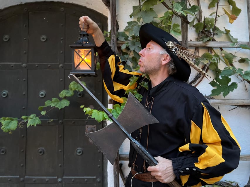 Munich: Night Watchman Tour for Kids (6 - 12 years) - 75 min - Meeting at Mariensäule: Starting in the Heart of Marienplatz